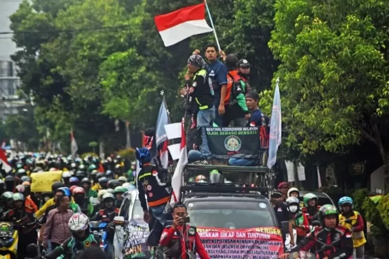 Jakarta Ojol Drivers Rally with 5 Clear Demands